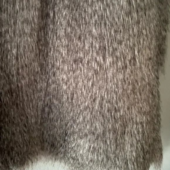 Calvin Klein Faux Fur vest - Picture 4 of 7